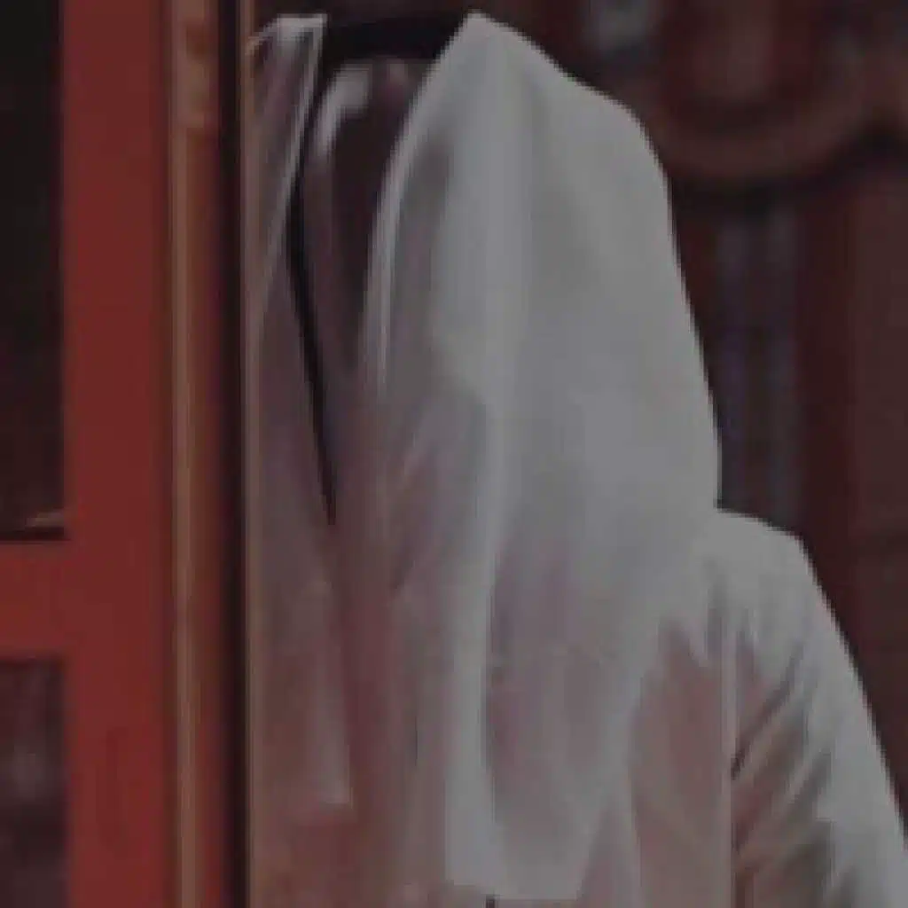 من يلوم اللي مفارق له وليف