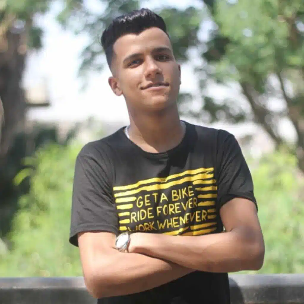 خلف الكواليس