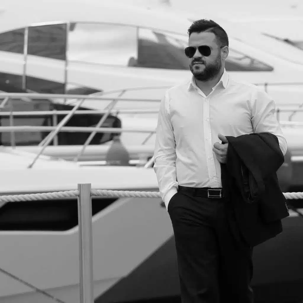 بعيدك بدي غني