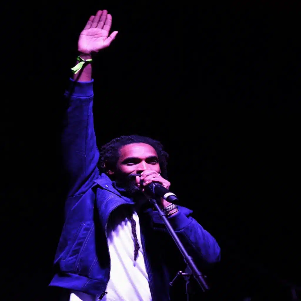 Nos colamos en tu hacienda (feat. Maikel Xtremo)