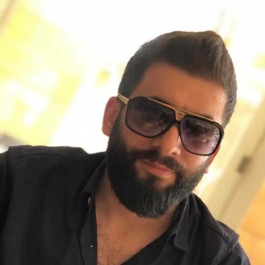 كل لحظة بغيابك