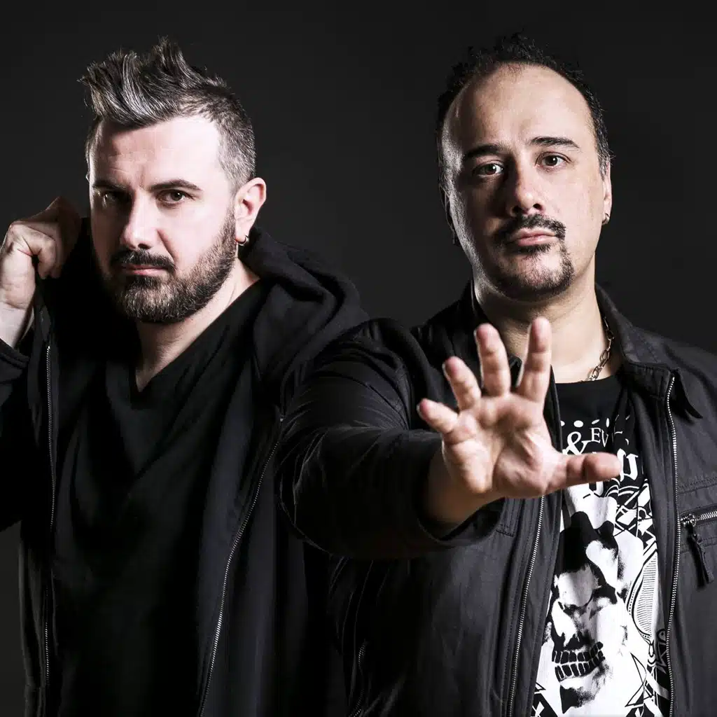 Maxie Devine & Veerus