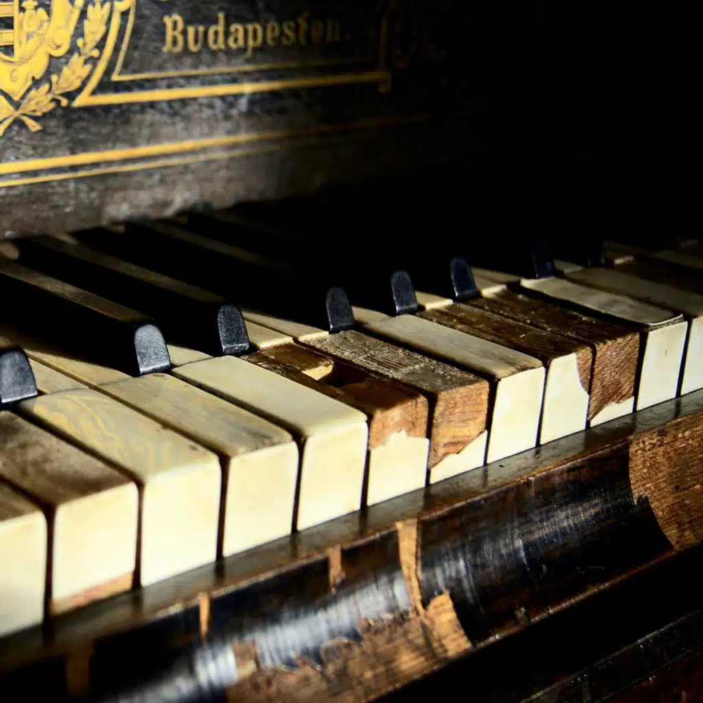 عم بتعلق فيك - نانسي عجرم