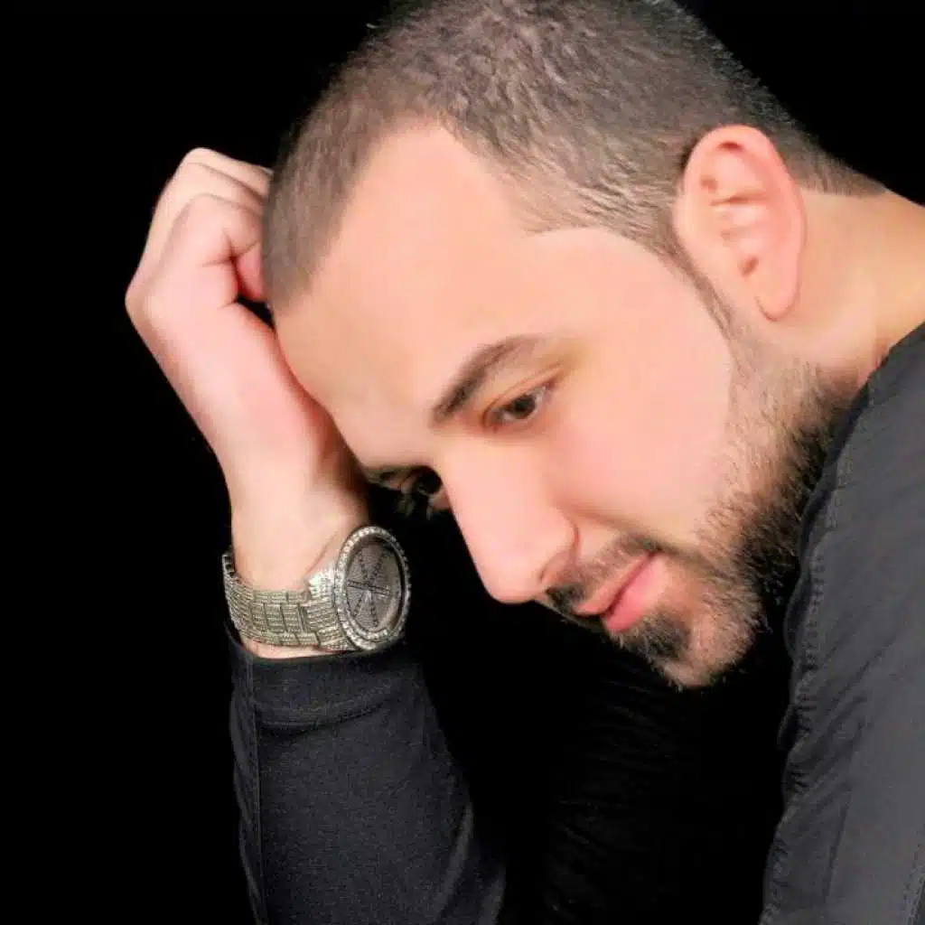 بعيوني بشيلك