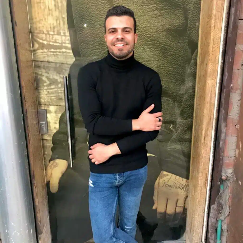 واقف في أرض الغجر