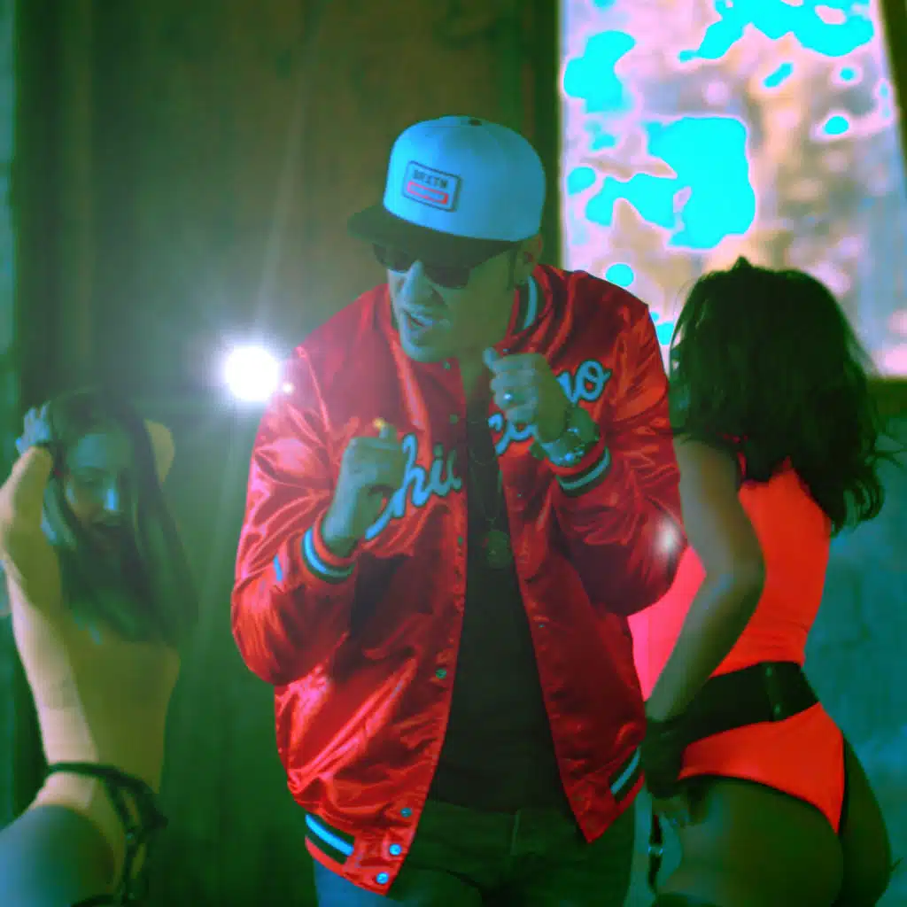 Milion (feat. Vali Vijelie)