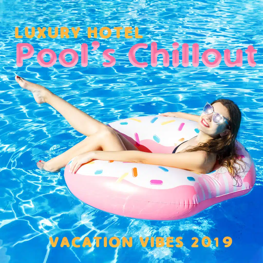 Luxury Hotel Pool’s Chillout Vacation Vibes 2019