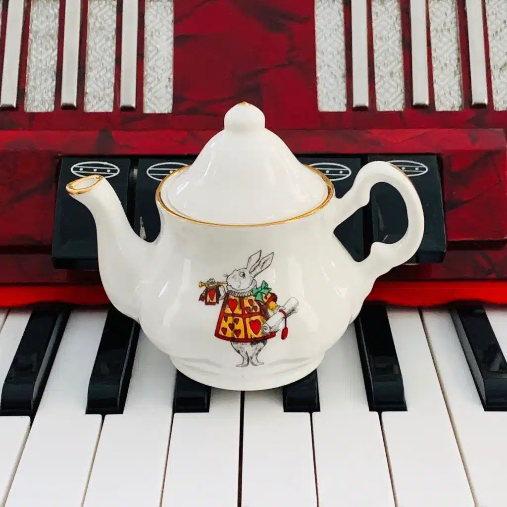 Beer with the Queen (feat. Tom Jackson)