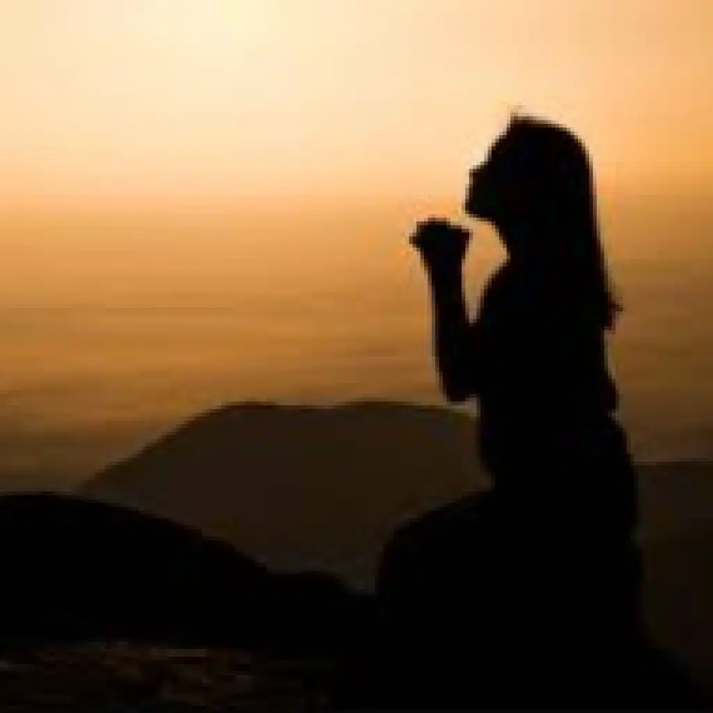 سهران كل اليل عم صلّيلك