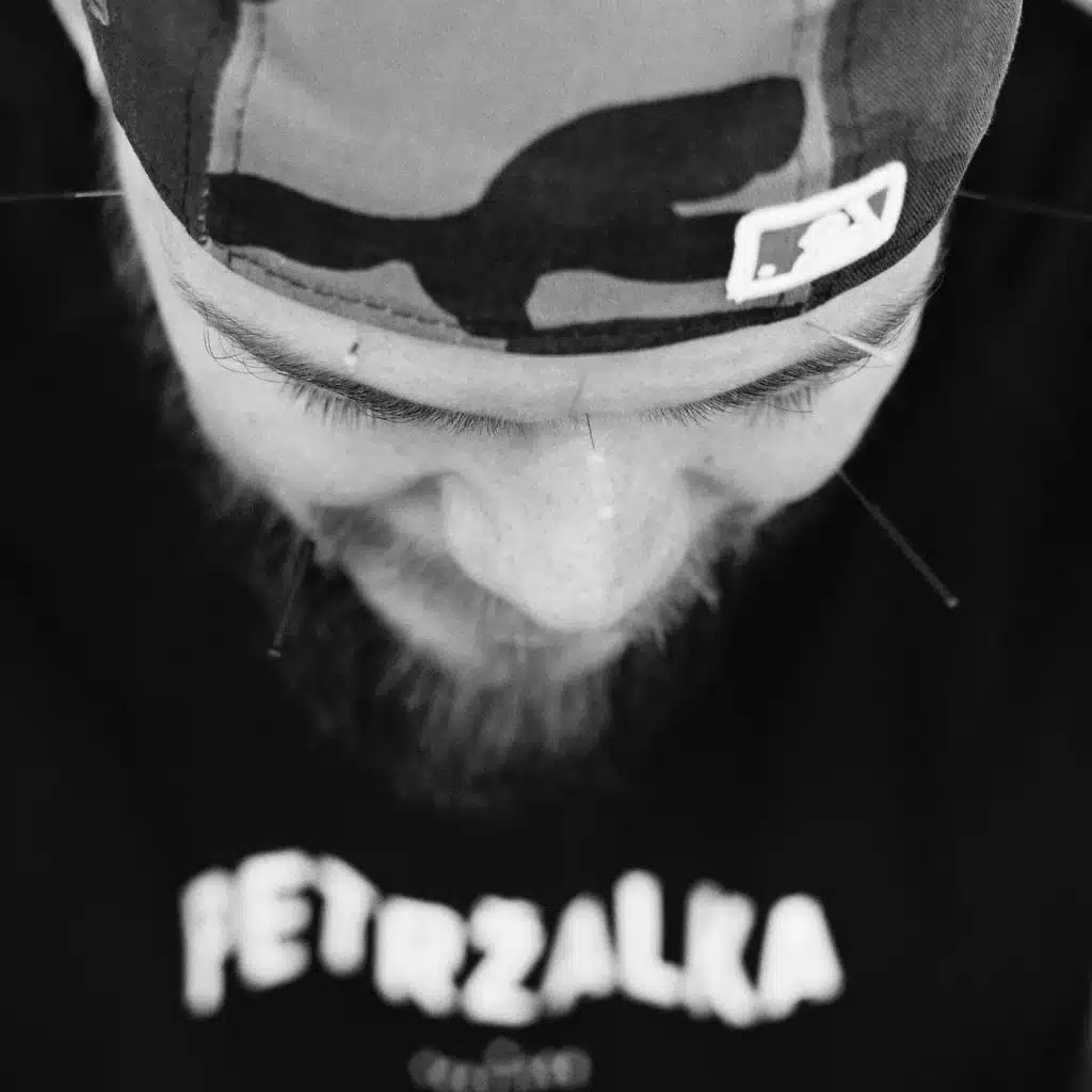 Muži V Kapucniach (feat. Pacewon & DJ MikroMan)