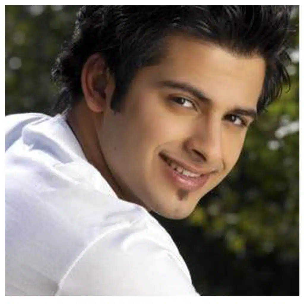 هم يبكى وهم يضحك