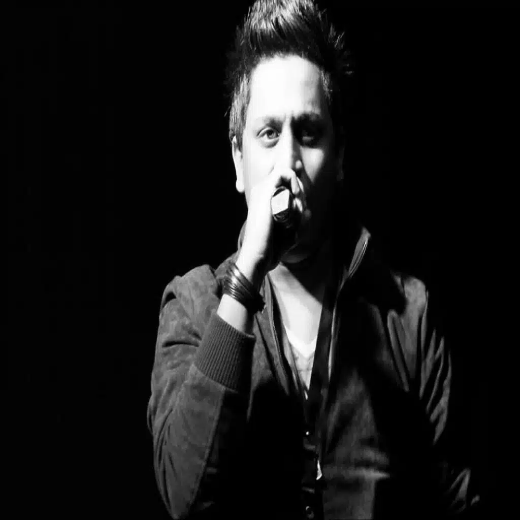 شبح اسد وسط الغابة