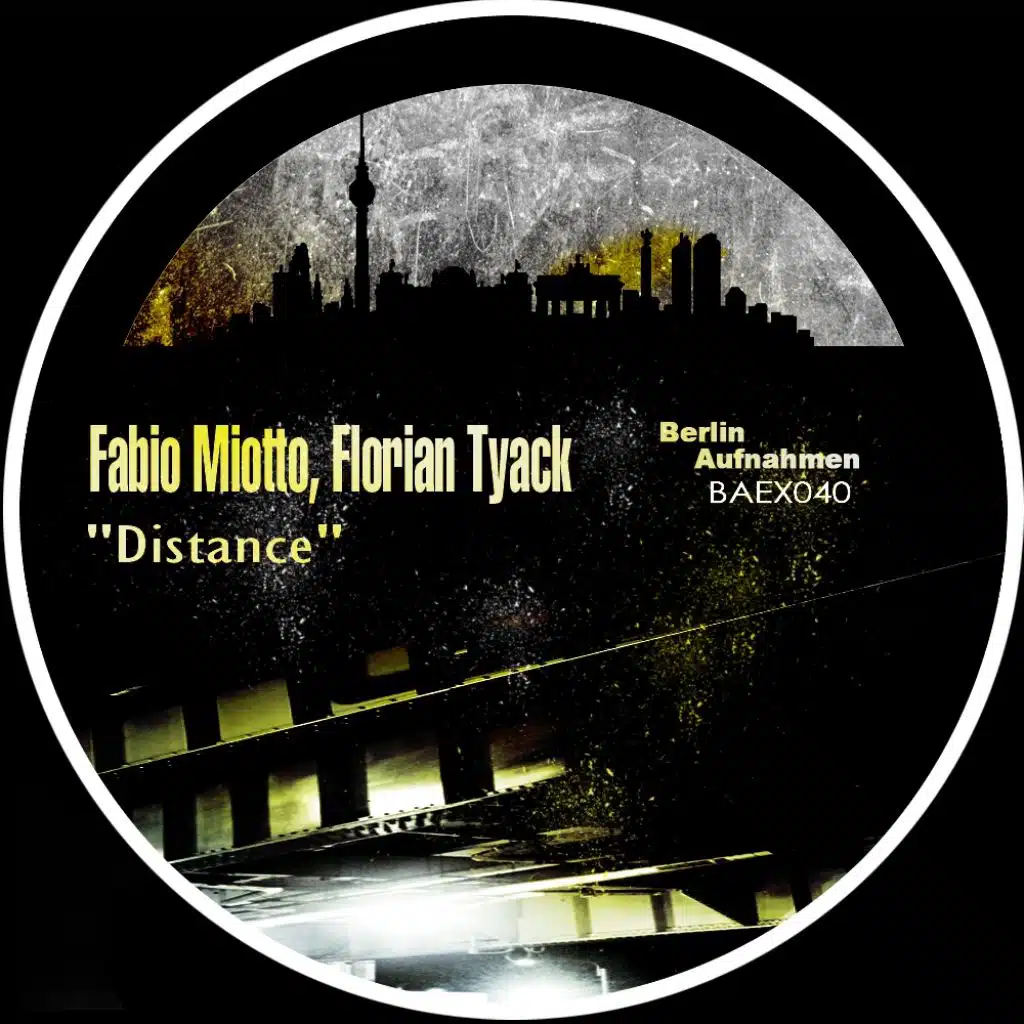 Distance (feat. Fabio Miotto & Florian Tyack)