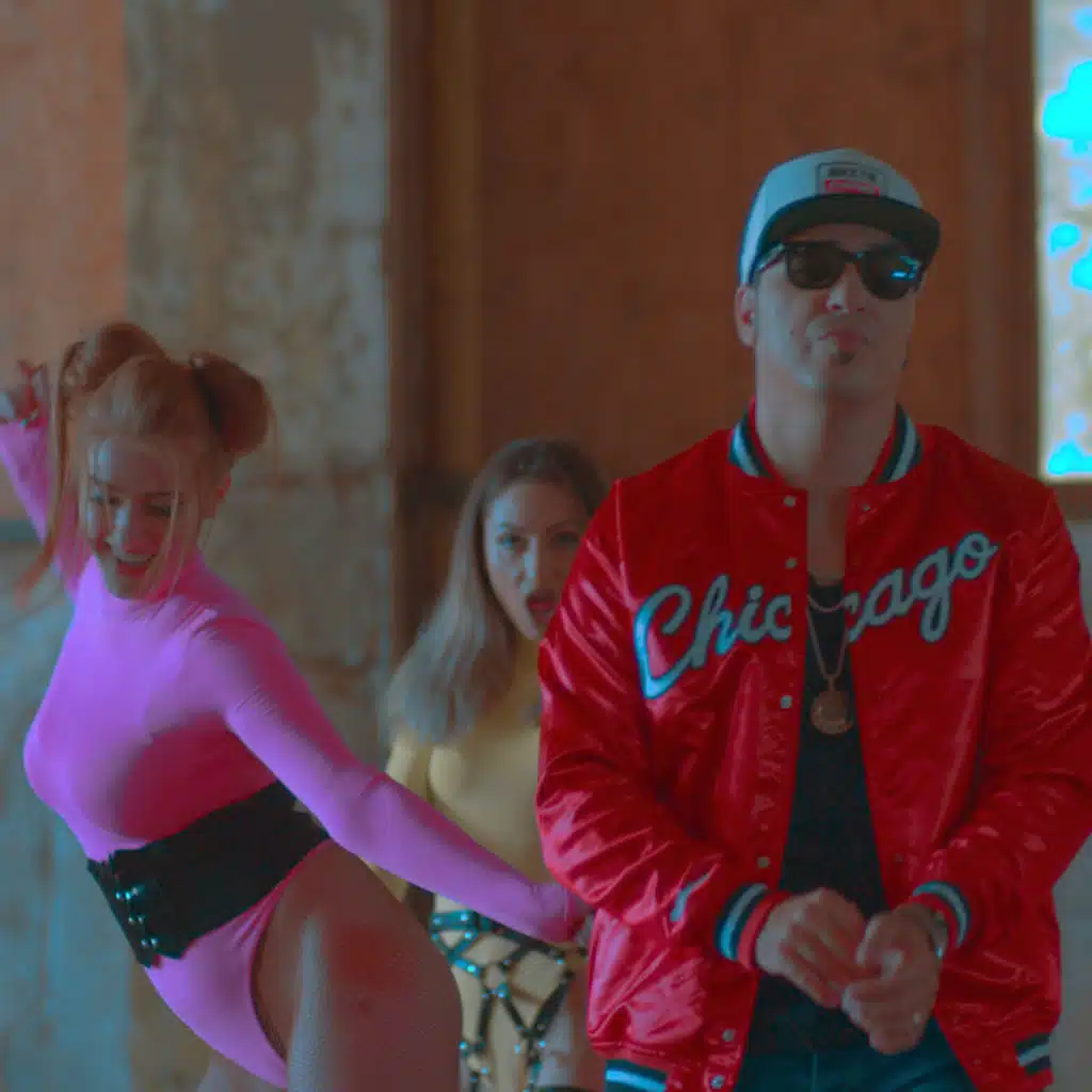 Mai Stai (feat. Valli Vijelie)