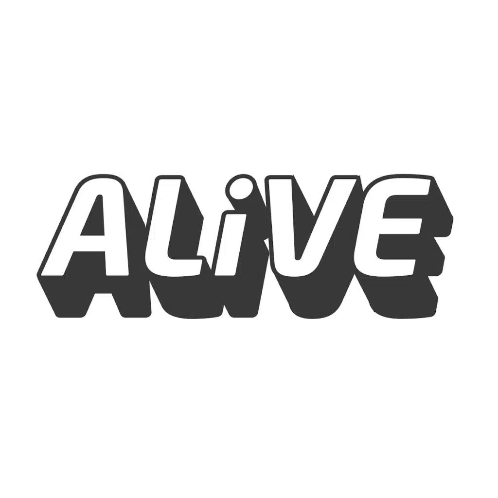She Moves (feat. Tyler Brunton & Sirus Bagheri)