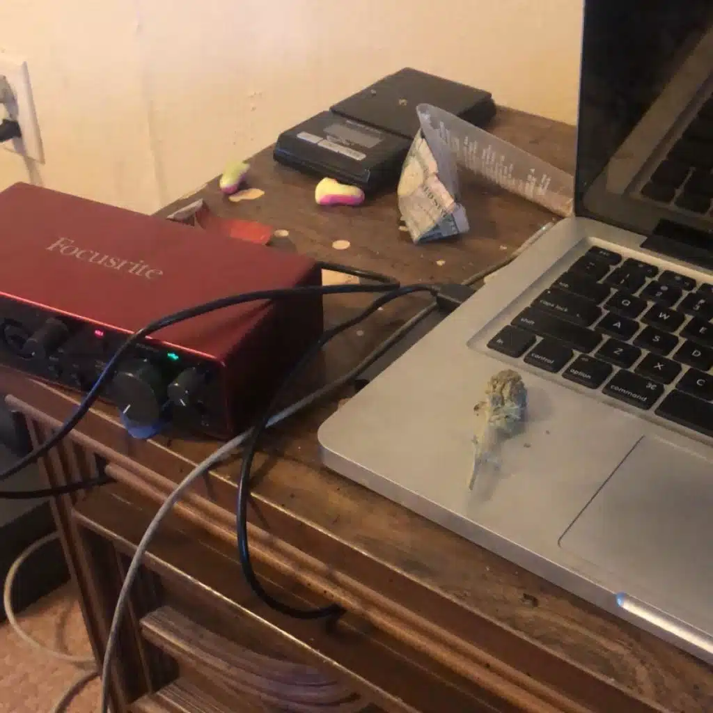 Kick Ya Out (feat. Lil Los)