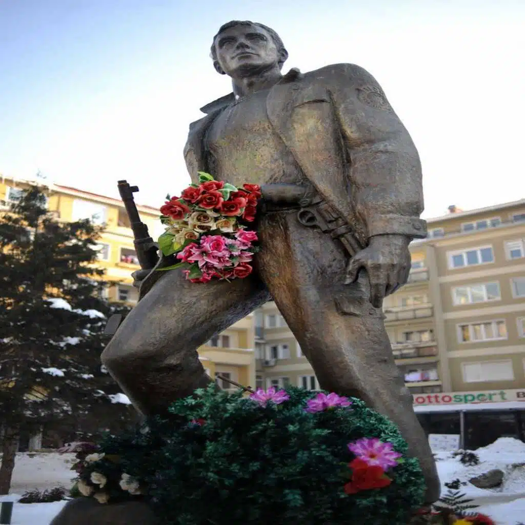 Skenderbeu (Fryn Murlani Me Stuhi)