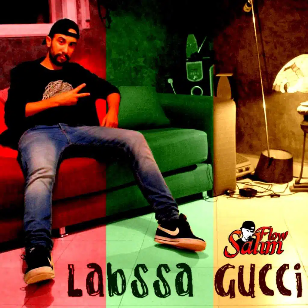 لابسة كوتشي