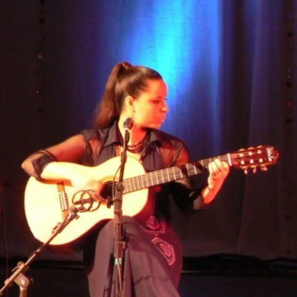 Amores (feat. Edson Figueiredo & Leandro Panneitz)