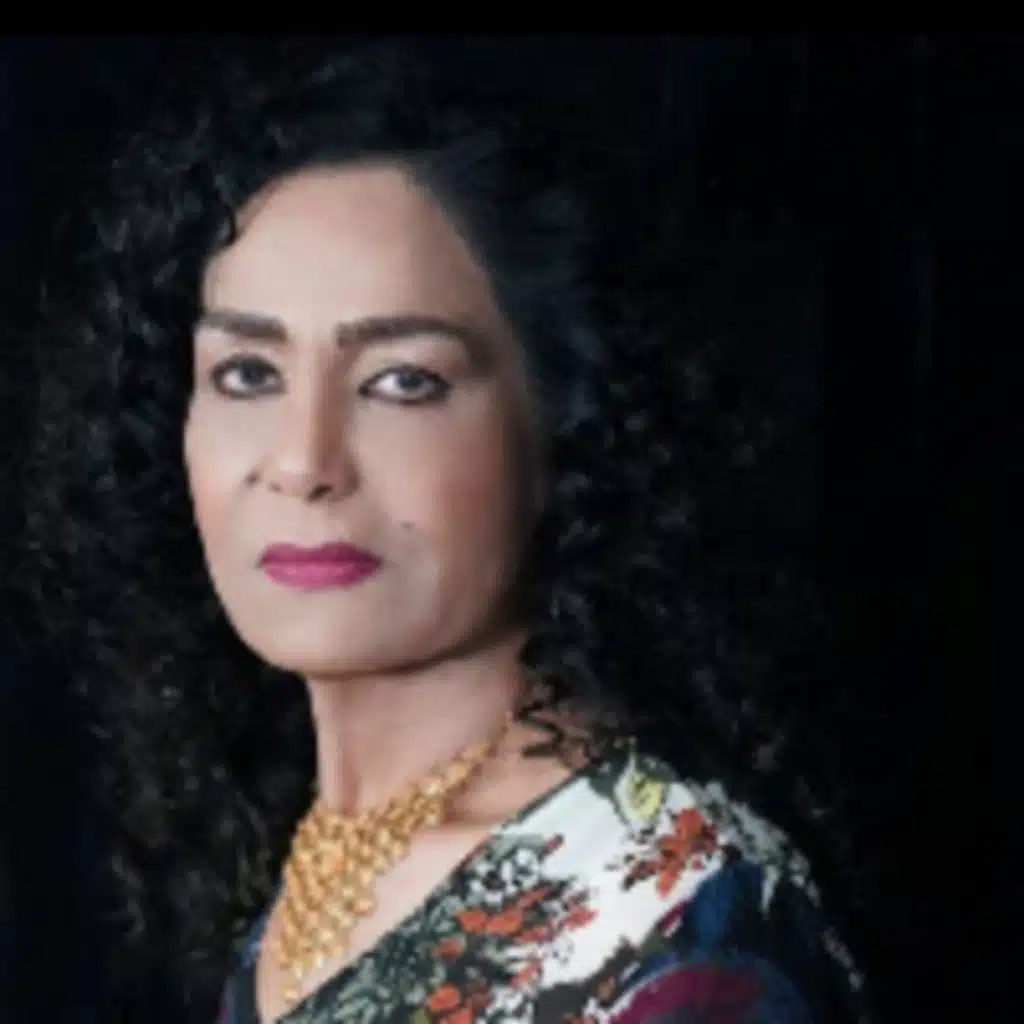 هلا يا نور عيني