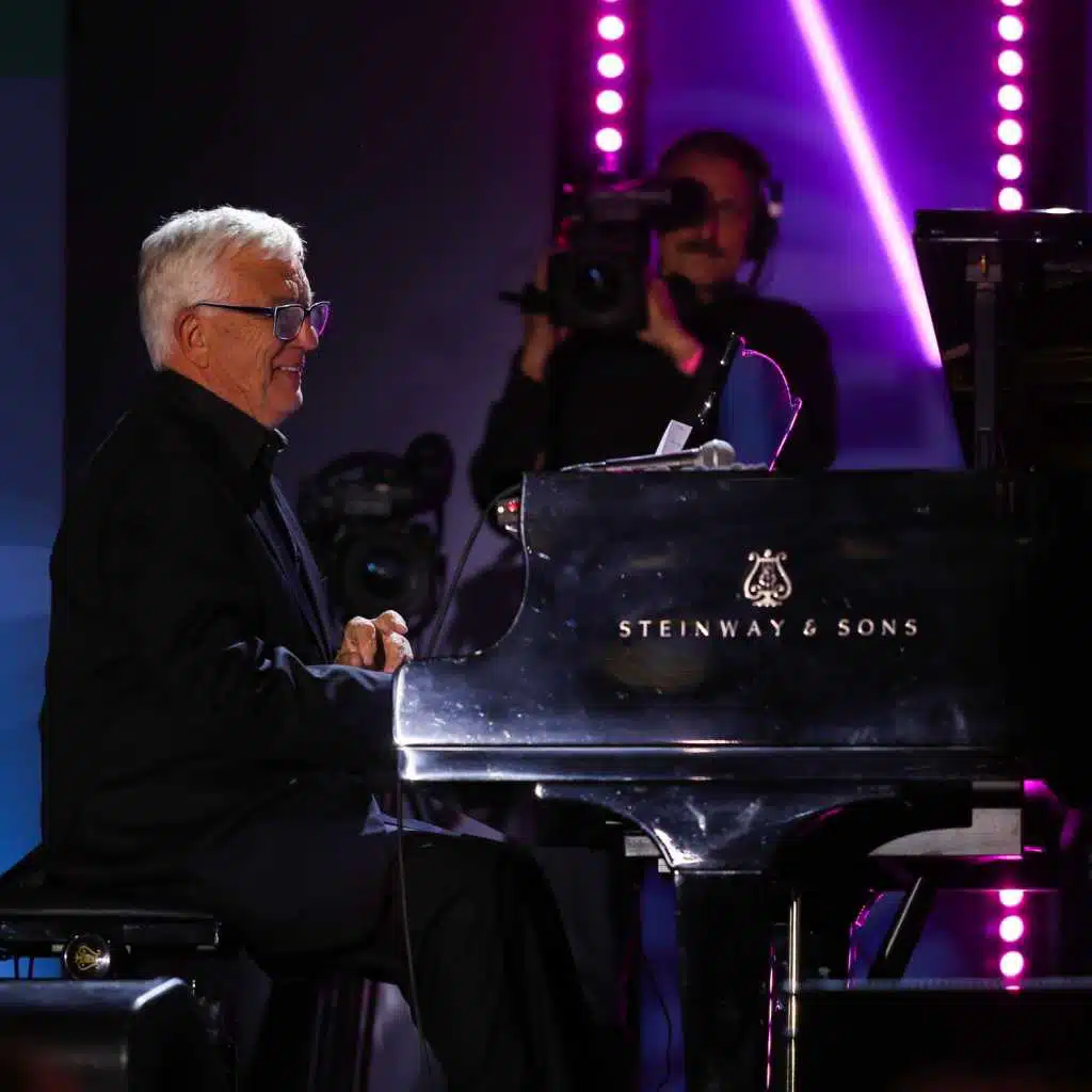 Melns Ar Baltu (feat. Kristīne Prauliņa)