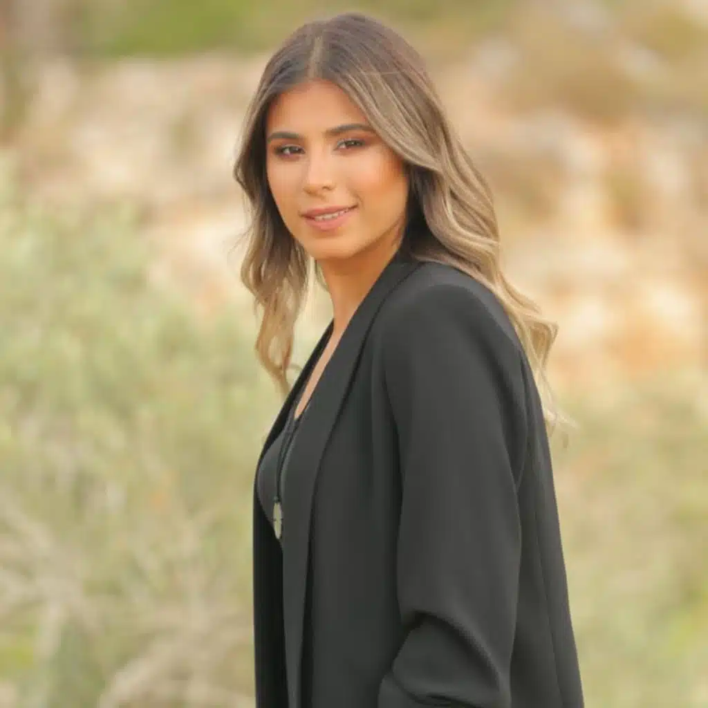 هذه انت وهذا انا