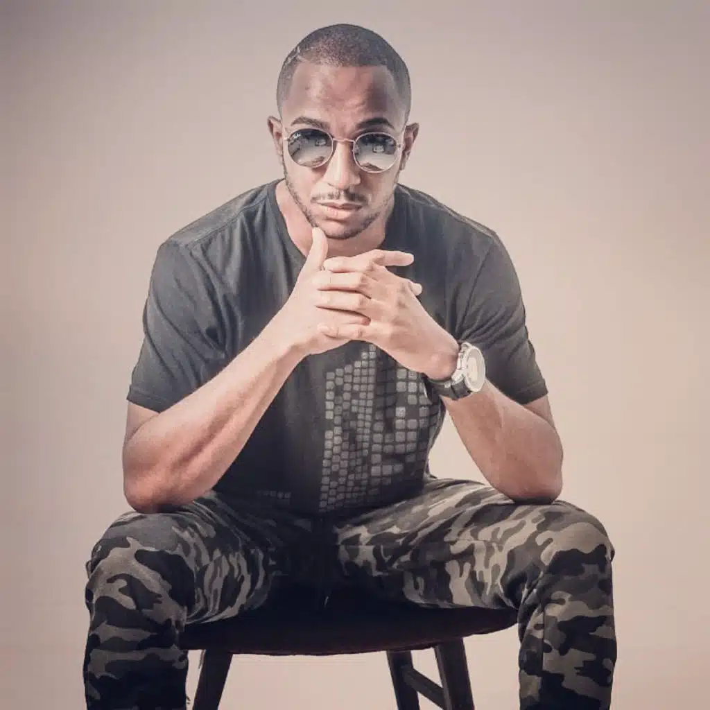 O Grave Batendo (Funk Rave) [feat. Mc Presti]