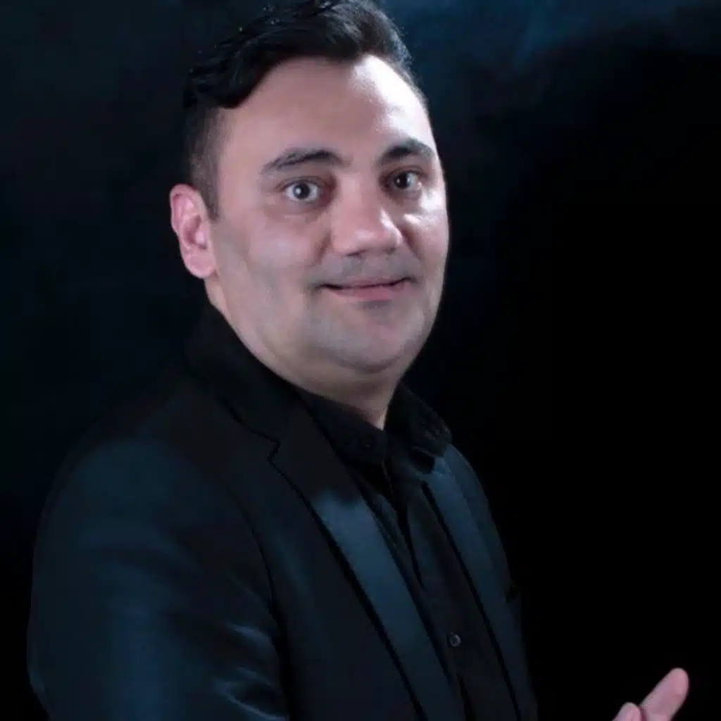 حبك لنا ملموس