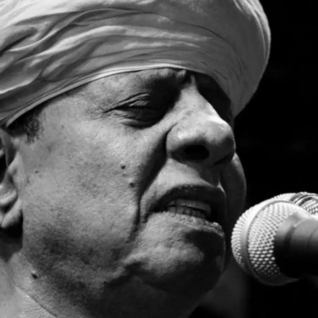 اكاد من فرط الجمال