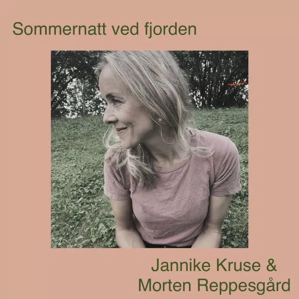 Sommernatt Ved Fjorden