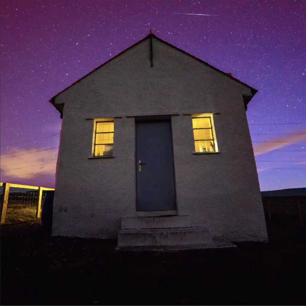 Paradise (feat. Saro)