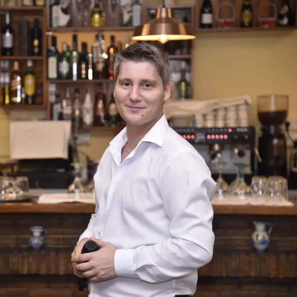 Si Fata Arsa De Soare