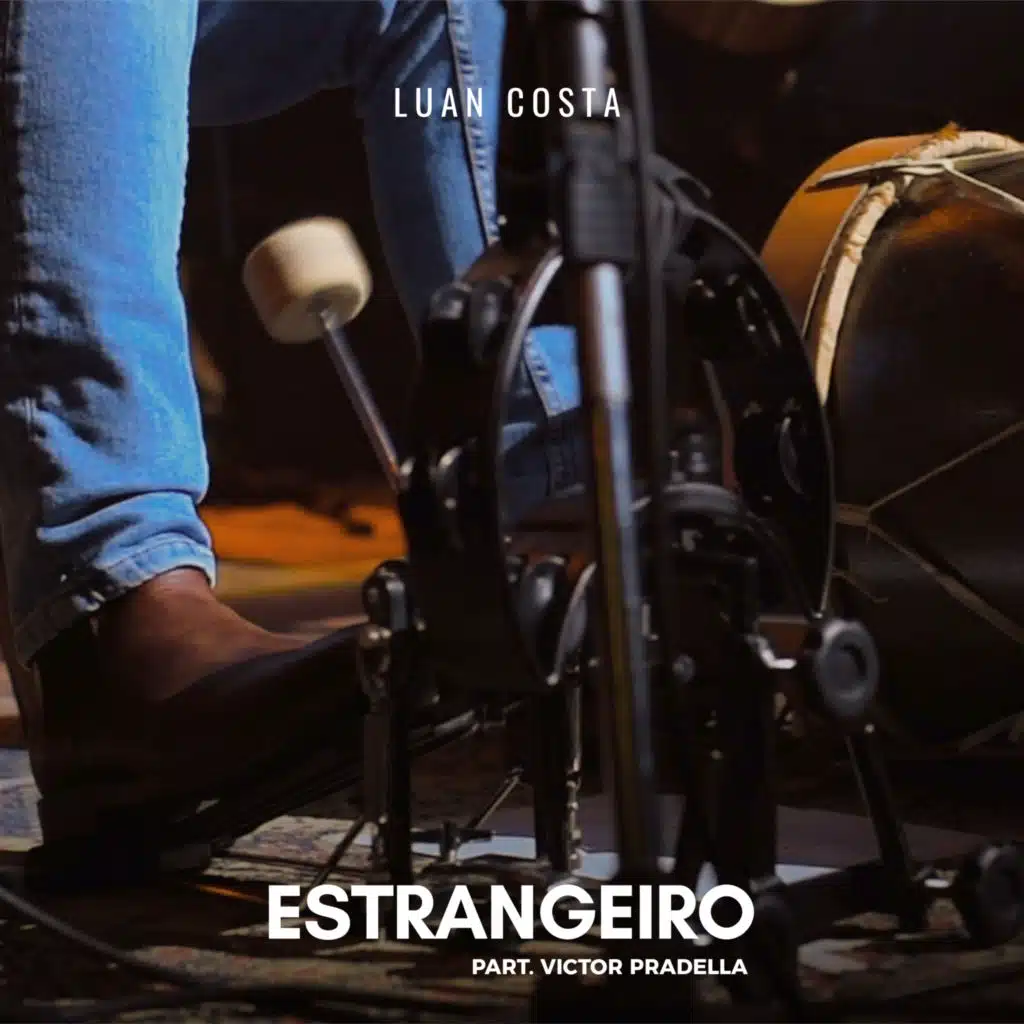Estrangeiro (Ao Vivo) [feat. Victor Pradella]