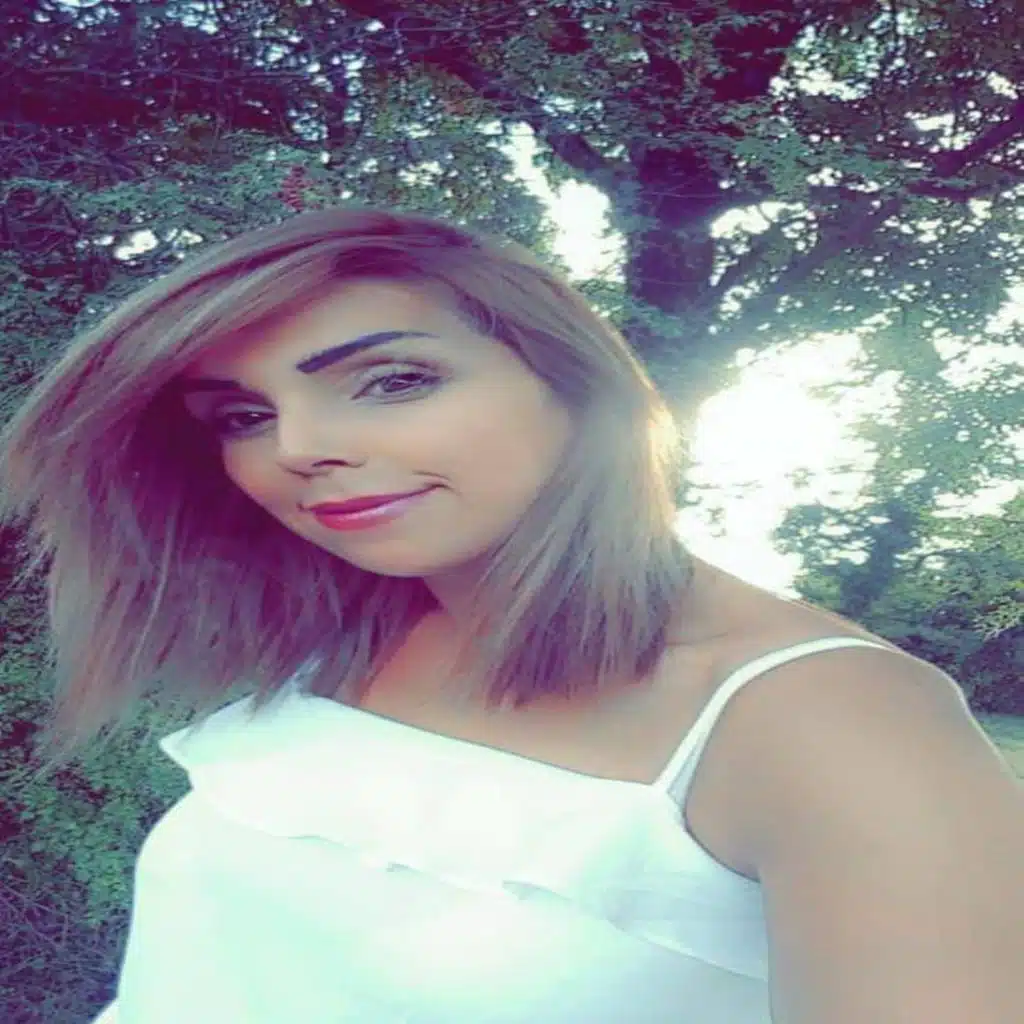 الشابة سارة