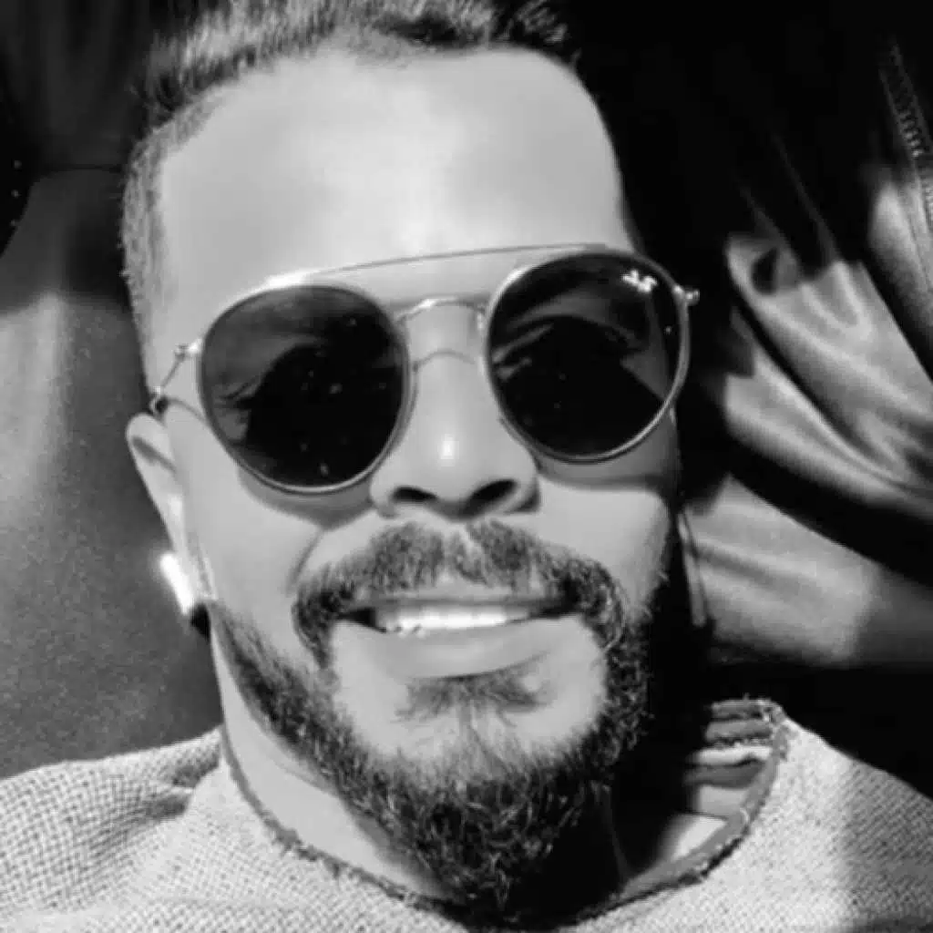 دي جاي أم كاي