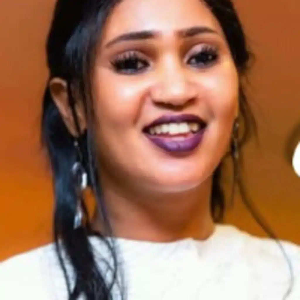 ريدك ياشبه القمر