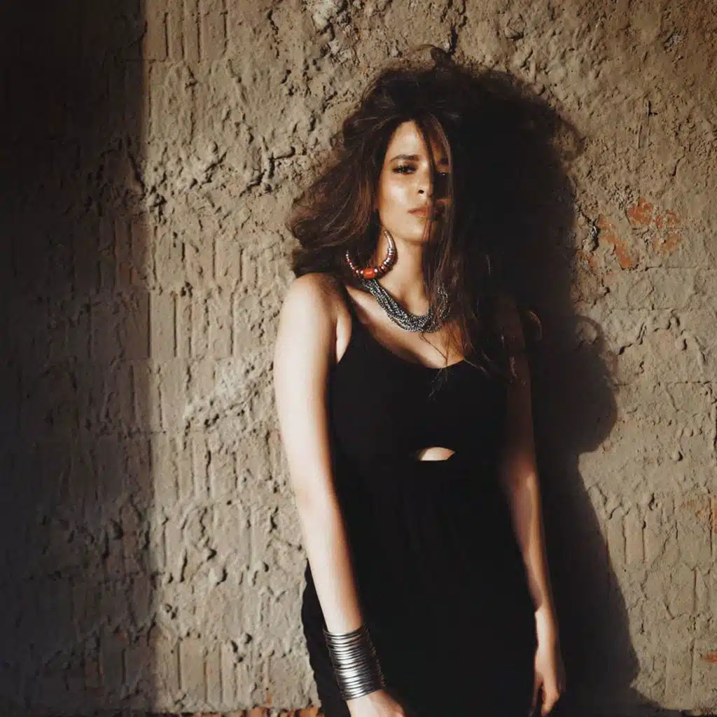 بنت الجيران