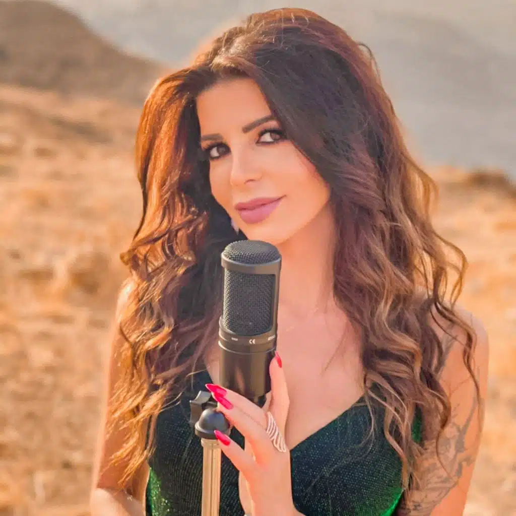 انترم البت / عم بتعلق فيك