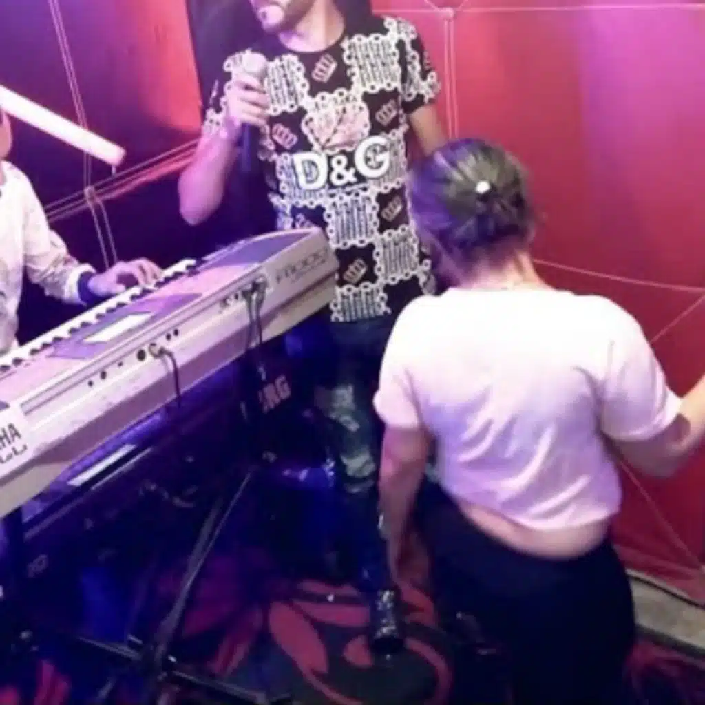 انا متوحشها وهي دايرة رايها