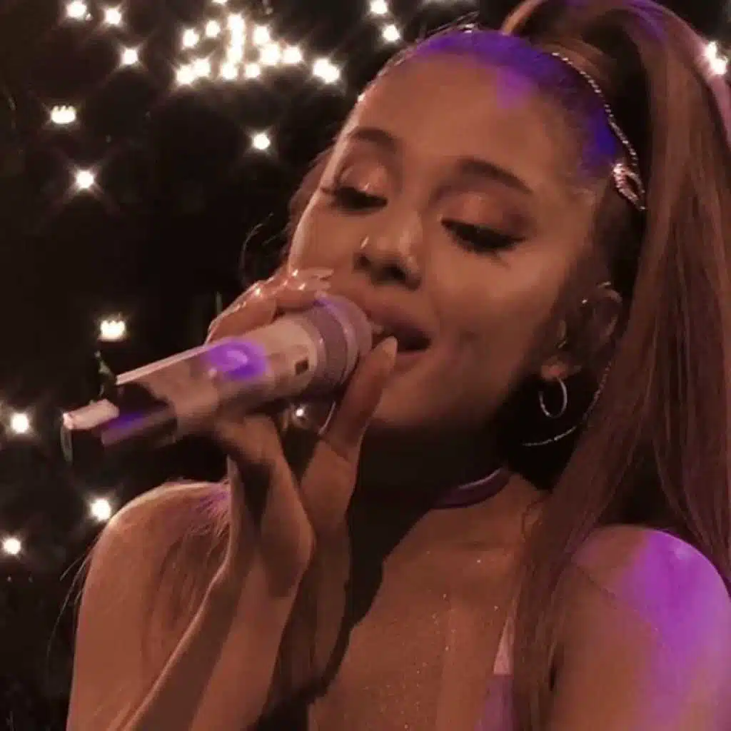 Ariana grande(my queen)🪐