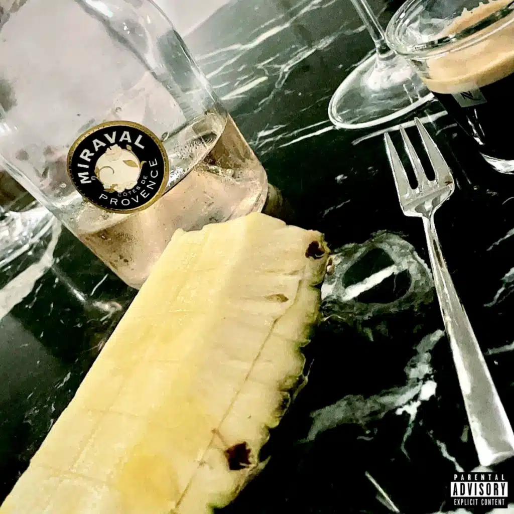 Mira in dem Becher für Kopfficks