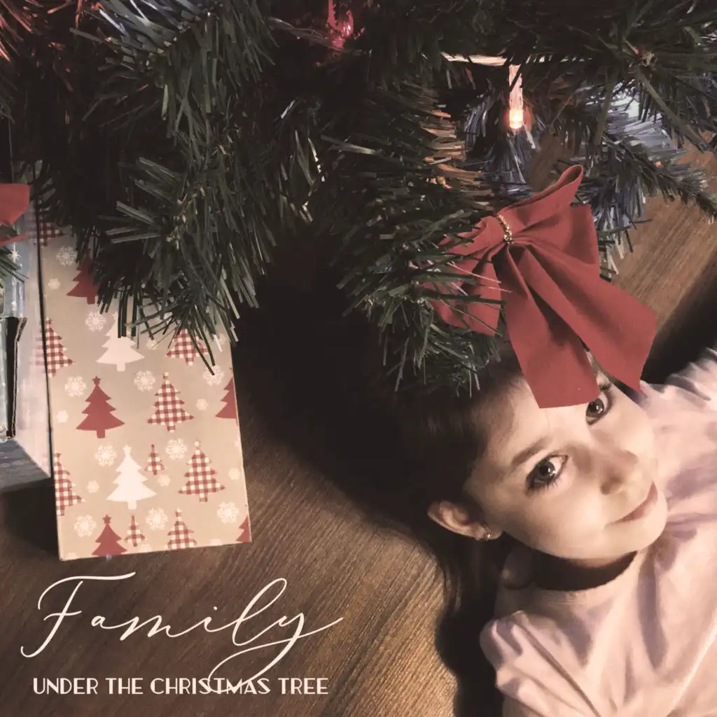 Family Under the Christmas Tree - Collection of Beautiful Christmas Carols for Christmas Eve 2020