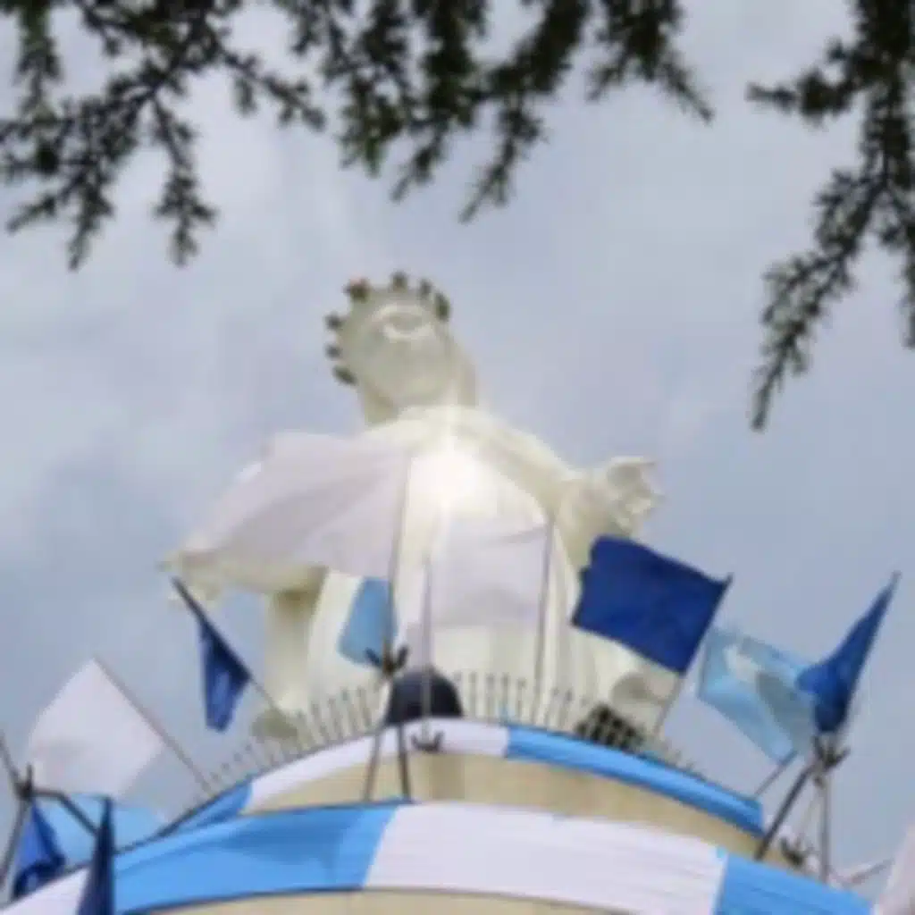 Couronnée d'étoiles (Paroles : Communauté de l´Emmanuel (A. Dumont) - Musique : M. Dannaud)