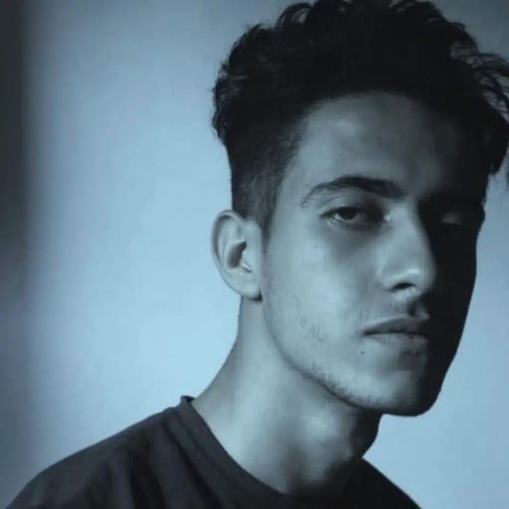 في ناس فارقه