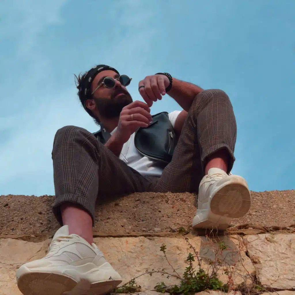 في حدا &  كل حاجة بينا