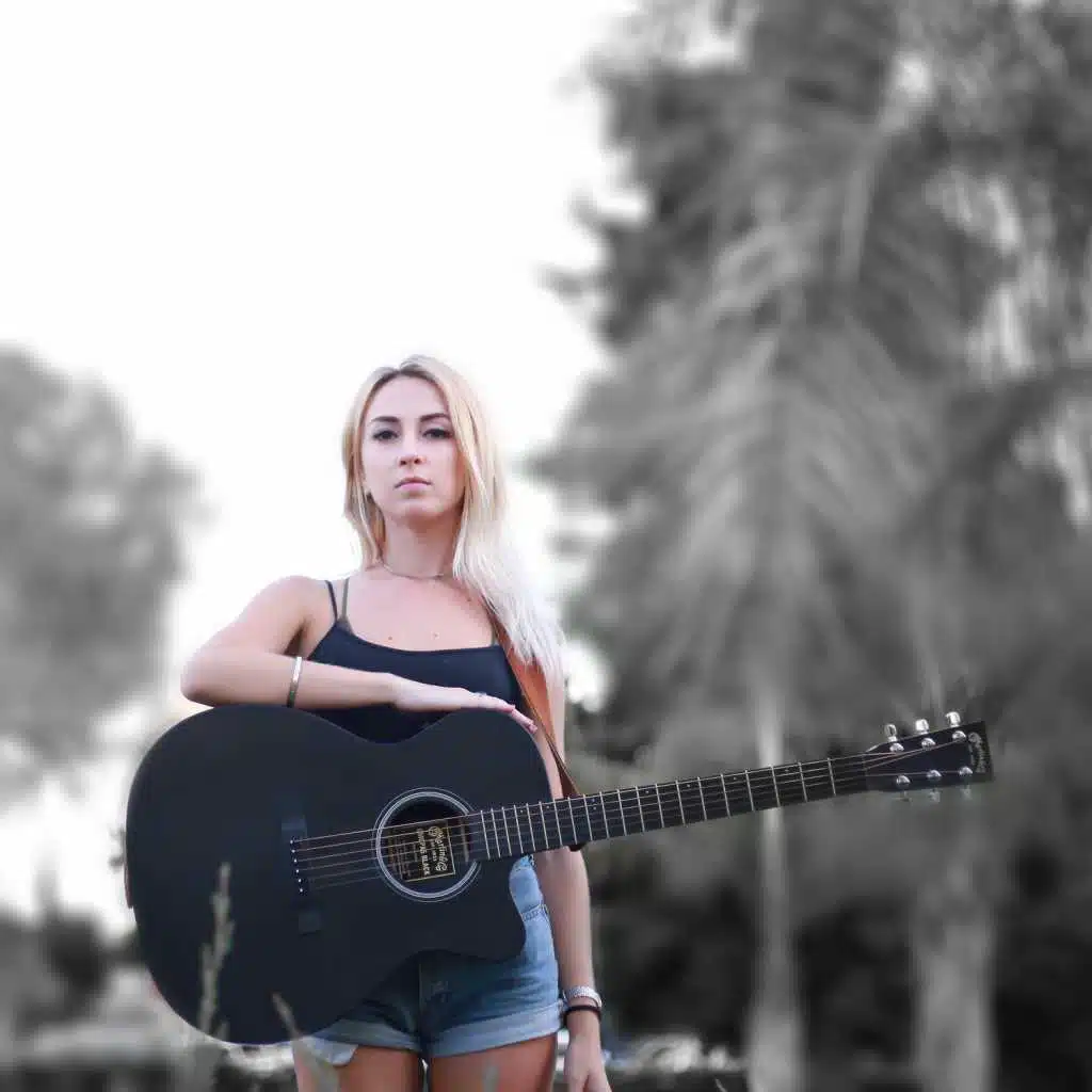 Sara Lawrence (Laura Smith)