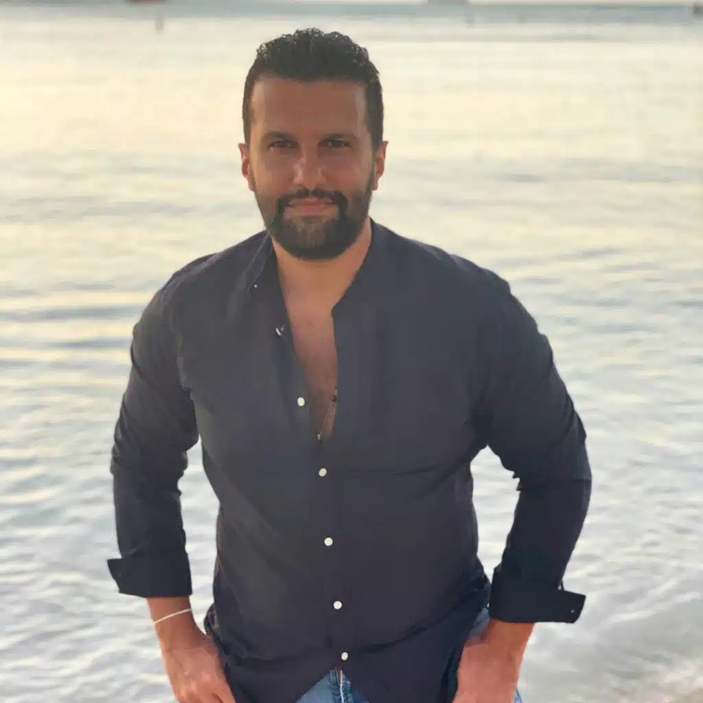 الناس و معشرا