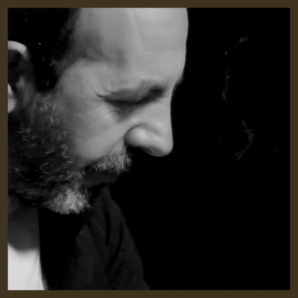 Elmisin Gülüm (feat. Devrim Kaya)