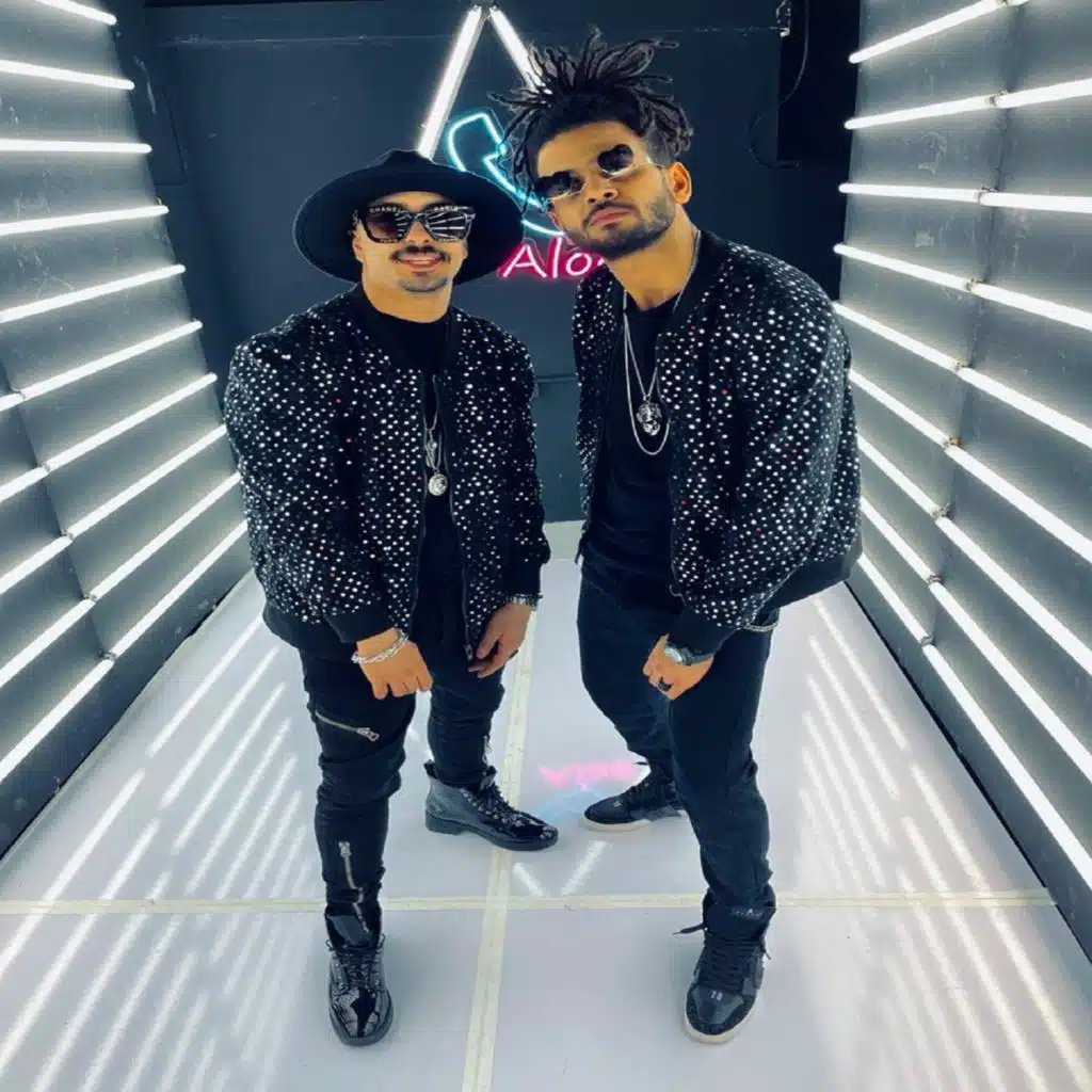 معاكي حياتي بتبقي جميله