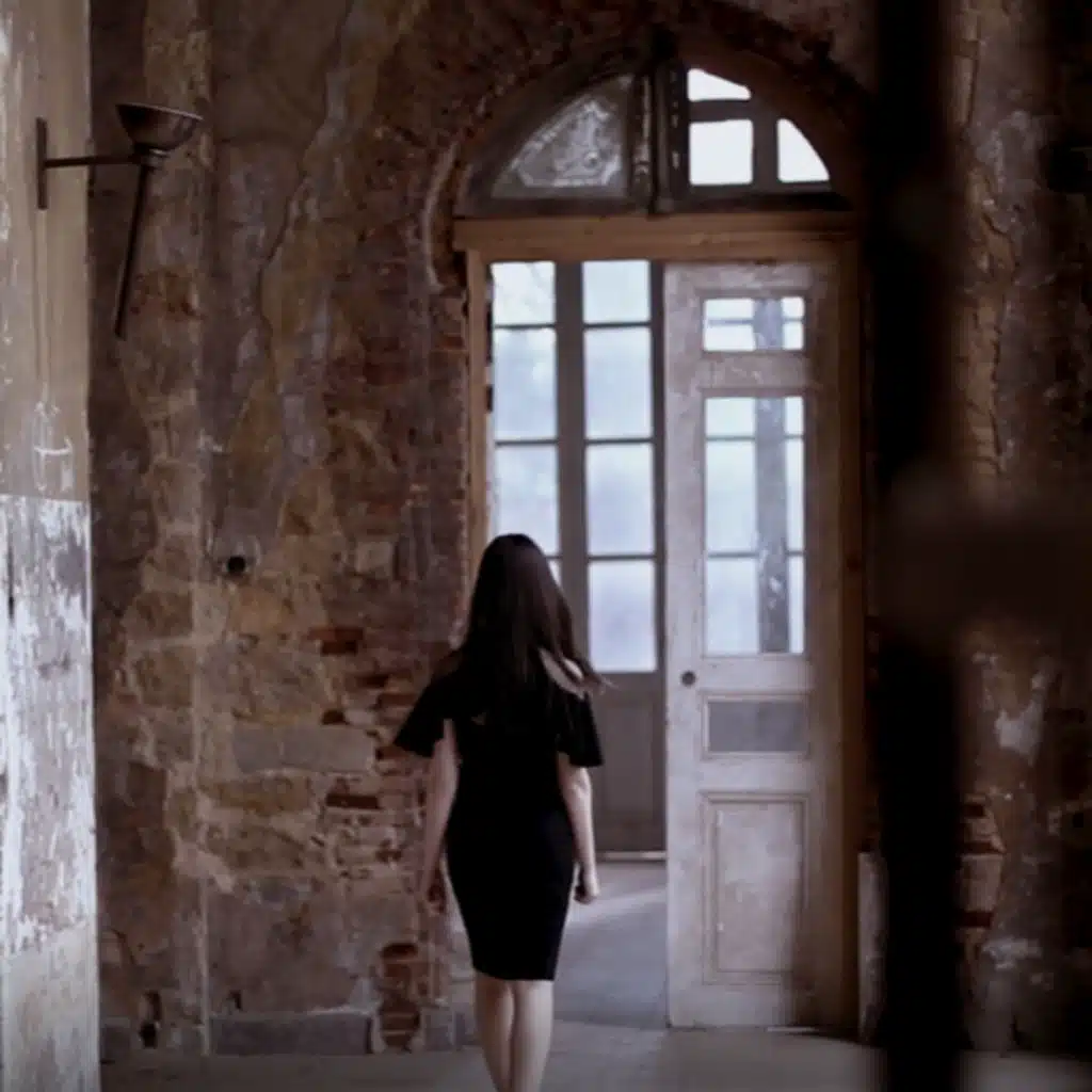 العاشقة والعود